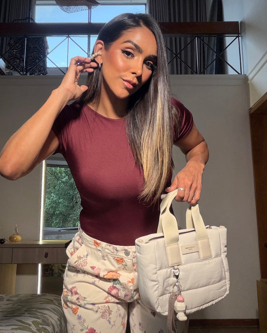 Styled by Malory: body Austin vinotinto + bolso Carla gris claro